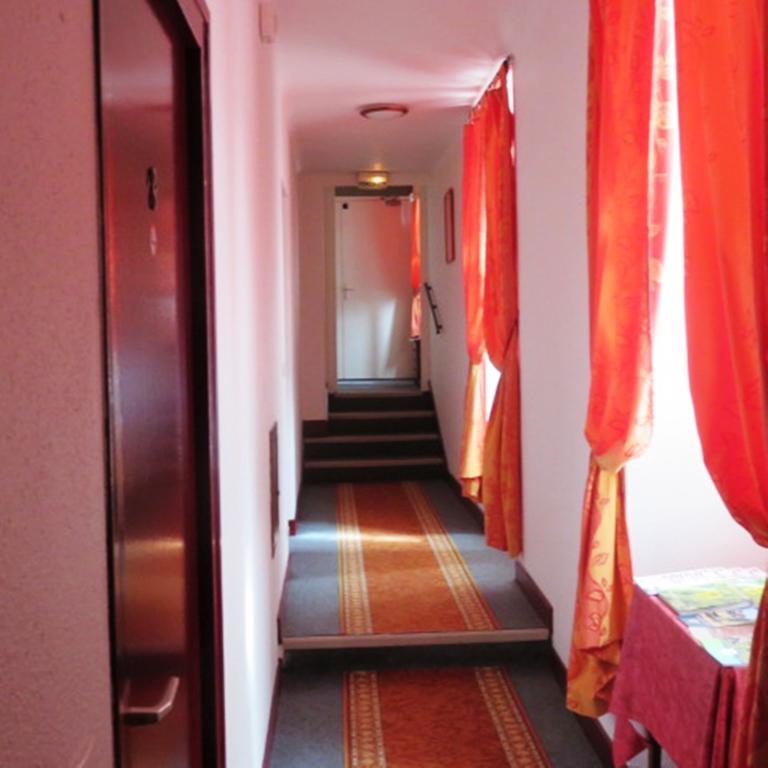 Le Relais Du Pont De Rhodes 호텔 Frayssinet 객실 사진