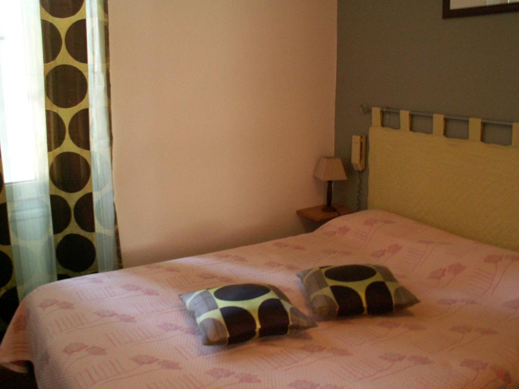 Le Relais Du Pont De Rhodes 호텔 Frayssinet 객실 사진