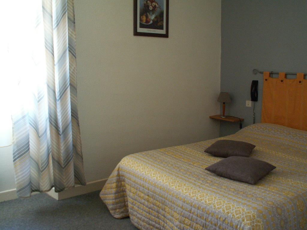 Le Relais Du Pont De Rhodes 호텔 Frayssinet 객실 사진